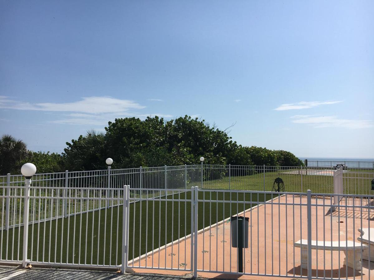 Paradise Beach Club - Oceanfront And Penthouse Satellite Beach Eksteriør bilde